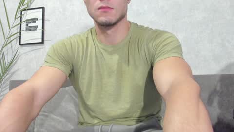 Snapshot of vincent_o chatting on December 23, 8:14 pm Vincent. uncut 18cm online show from December 23, 8:14 pm