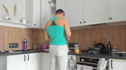 Snapshot of vincent_o chatting on February 15, 9:05 am Vincent. uncut 18cm online show from February 15, 9:05 am