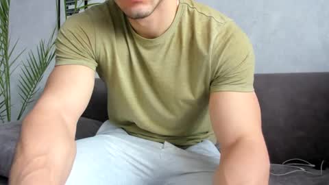 Snapshot of vincent_o chatting on February 27, 9:00 am Vincent. uncut 18cm online show from February 27, 9:00 am