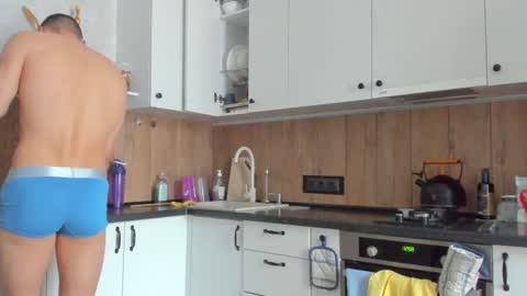 Snapshot of vincent_o chatting on March 12, 7:35 am Vincent. uncut 18cm online show from March 12, 7:35 am