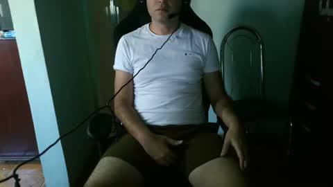 Snapshot of vincentehrt chatting on July 21, 6:54 pm vincentehrt online show from July 21, 6:54 pm