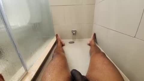 Snapshot of vineshh chatting on December 22, 9:11 am Vino Girthyboi online show from December 22, 9:11 am