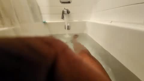 Snapshot of vineshh chatting on February 8, 7:15 am Vino Girthyboi online show from February 8, 7:15 am