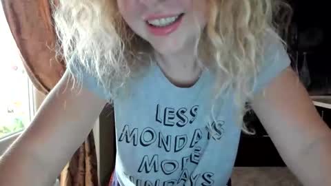 Snapshot of viodetta chatting on September 21, 10:06 am viodetta online show from September 21, 10:06 am