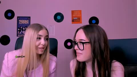 viola_sweet_ online show from May 13, 8:34 am