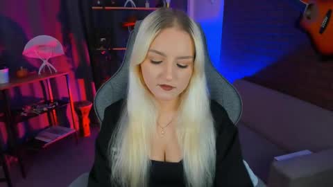 violamore online show from April 13, 5:29 pm