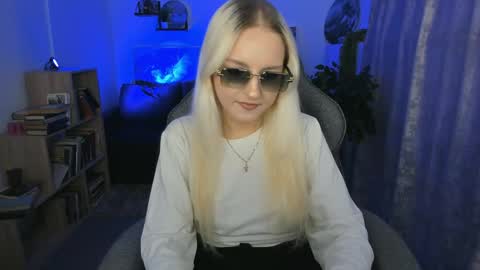 violamore online show from April 17, 6:11 pm