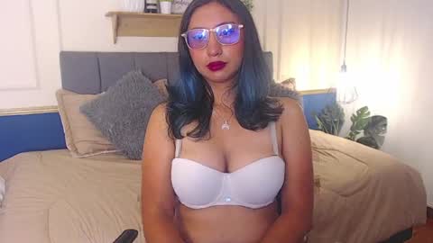 V I O L E T  online show from April 8, 2:17 pm