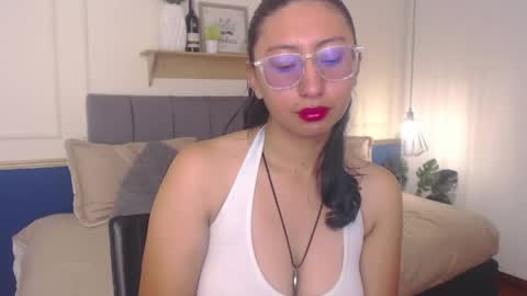 V I O L E T  online show from April 14, 2:12 pm