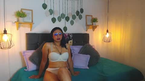 V I O L E T  online show from April 15, 7:54 pm