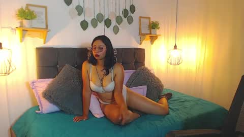 V I O L E T  online show from April 15, 8:20 pm