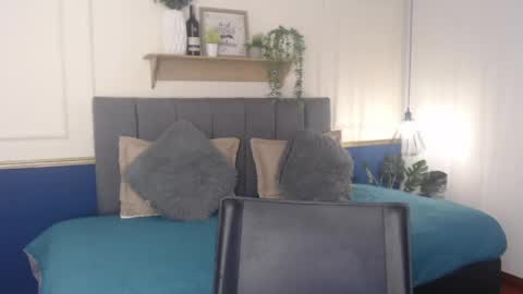 V I O L E T  online show from April 16, 1:34 pm