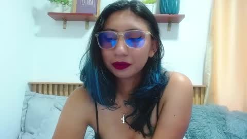 Snapshot of violet_2003 chatting on May 21, 2:13 pm V I O L E T online show from May 21, 2:13 pm