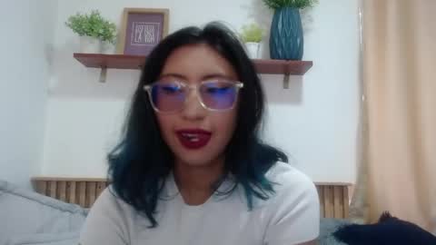 Snapshot of violet_2003 chatting on May 29, 2:26 pm V I O L E T online show from May 29, 2:26 pm
