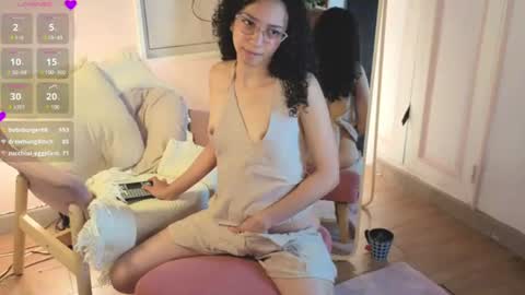 Snapshot of violet__15 chatting on July 6, 3:03 pm violet__15 online show from July 6, 3:03 pm