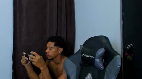 Violet and Myers online show from March 21, 6:55 pm