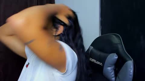 Violet and Myers online show from April 14, 9:21 pm