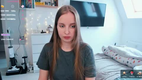 Snapshot of violet_blue_eyes chatting on April 30, 1:17 pm Violet online show from April 30, 1:17 pm