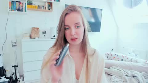 Snapshot of violet_blue_eyes chatting on May 5, 1:30 pm Violet online show from May 5, 1:30 pm