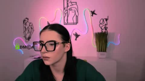 Snapshot of violet_moxi chatting on December 16, 6:18 am violet_moxi online show from December 16, 6:18 am