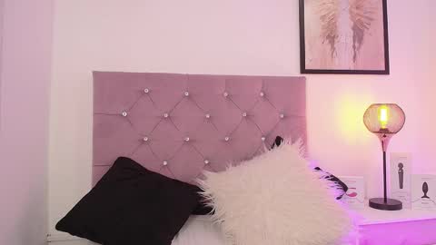 Snapshot of violet_queen2 chatting on February 25, 9:24 pm Mary online show from February 25, 9:24 pm