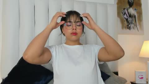 Mary online show from April 1, 7:22 pm