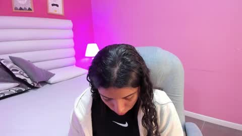 violet_sinclair online show from April 15, 11:17 am