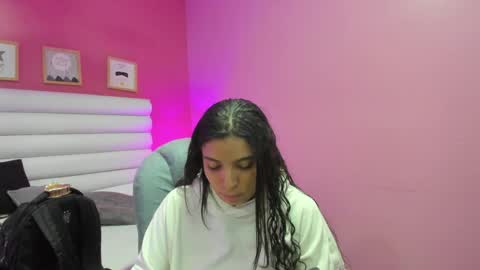 Snapshot of violet_sinclair chatting on April 27, 11:19 am violet_sinclair online show from April 27, 11:19 am