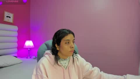 Snapshot of violet_sinclair chatting on April 28, 11:37 am violet_sinclair online show from April 28, 11:37 am