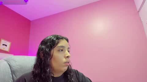 Snapshot of violet_sinclair chatting on May 12, 11:29 am violet_sinclair online show from May 12, 11:29 am