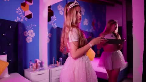 violet_smith01 online show from October 26, 12:55 pm