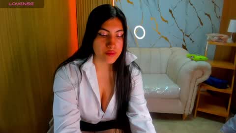 Violet online show from May 31, 1:07 pm