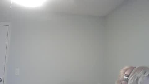 Snapshot of violet_winter97 chatting on January 6, 11:42 pm violet_winter97 online show from January 6, 11:42 pm