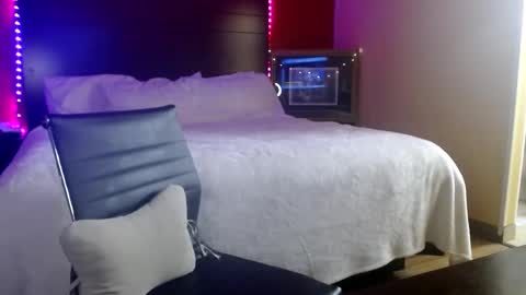 violet_winter97 online show from February 22, 5:08 am