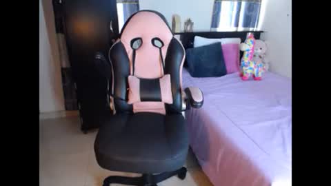 Snapshot of violeta_campbell chatting on February 21, 7:21 pm violeta.. online show from February 21, 7:21 pm