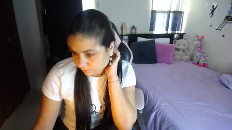 Snapshot of violeta_campbell chatting on February 27, 7:15 pm violeta.. online show from February 27, 7:15 pm