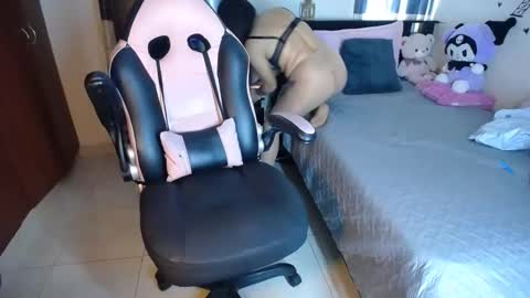 Snapshot of violeta_campbell chatting on October 27, 8:57 pm violeta.. online show from October 27, 8:57 pm