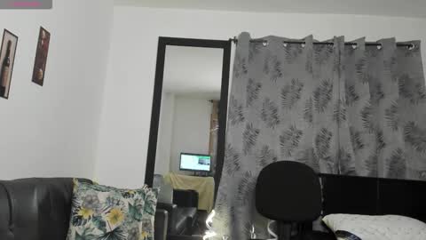 Snapshot of violeta_gracee chatting on November 4, 9:25 pm violeta_gracee online show from November 4, 9:25 pm