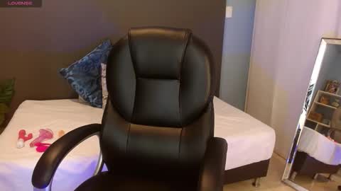 Snapshot of violeta_leon chatting on September 12, 3:17 am Violeta leon online show from September 12, 3:17 am