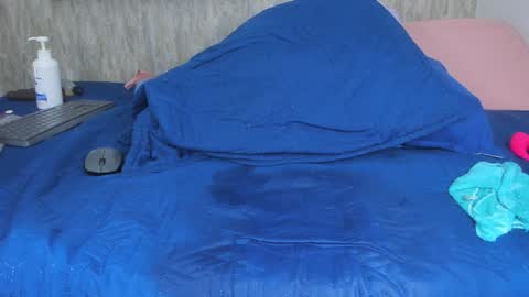 Snapshot of violeta_london chatting on February 8, 9:13 am violeta london online show from February 8, 9:13 am