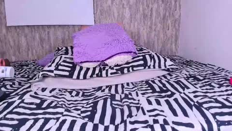 Snapshot of violeta_london chatting on February 27, 3:04 am violeta london online show from February 27, 3:04 am