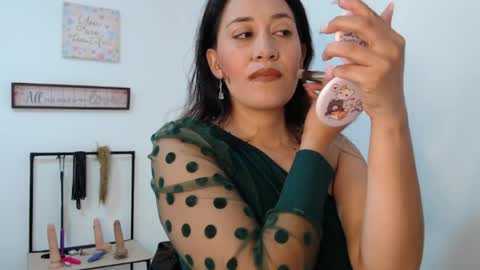 violeta_scott_ online show from April 15, 3:08 pm