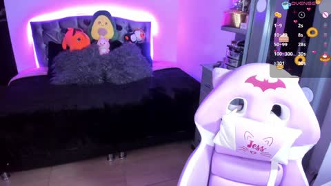 Violeta  Help me reach 150 thumbs up    online show from December 27, 2:14 am