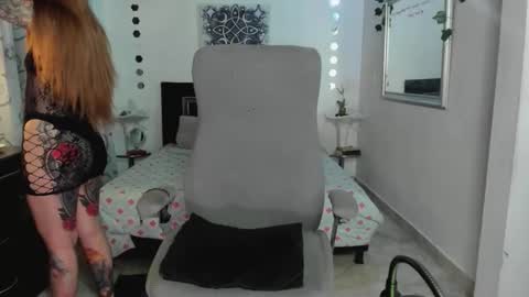 Snapshot of violetacrow chatting on April 16, 4:46 am Violeta online show from April 16, 4:46 am