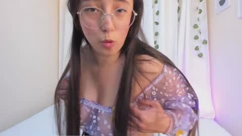 Violeta  online show from April 10, 11:15 am