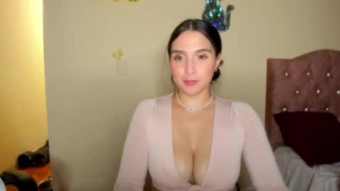 Snapshot of violetalee chatting on September 11, 2:11 am Jimena online show from September 11, 2:11 am