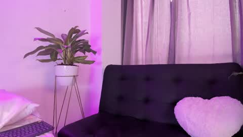 Snapshot of violetarainn chatting on April 30, 5:19 pm Violeta online show from April 30, 5:19 pm