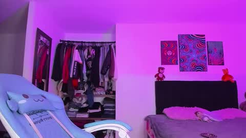 Violet online show from November 30, 8:51 am