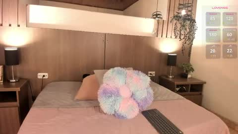 Violet online show from May 12, 1:08 pm
