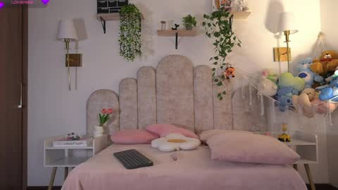 violeth___ online show from March 31, 10:48 am